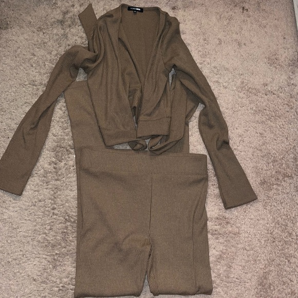 Fashion Nova Two-Piece Set Size M - Picture 2 of 4